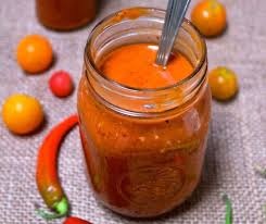 Les Conserves De Sauce Piquante Sont Tres Faciles A Faire Et Vraiment Pratiques Recipe Homemade Hot Sauce Hot Sauce Sauce