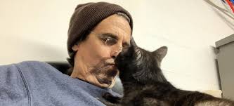 Christopher Arsenault, una vita per i gatti. Muore nel tentativo di  salvarne più di 200 da un incendio