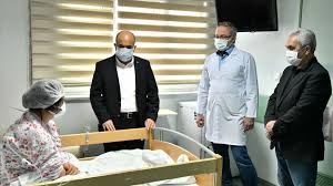 Kadın bilincini kaybedene kadar kafasına defalarca tekme atan şahsa kimse müdahale etmedi. Iaz9ntd9hujerm