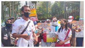 Terdahulu, baju jumpsuit yang dipakai ashira atau nama sebenarnya sharifah nur ashira. Https Wow Tribunnews Com 2020 07 08 Ramai Ramai Tolak Kedatangan Tim Medis Yang Akan Lakukan Rapid Test Warga Tidak Ada Corona Di Sini Https Cdn 2 Tstatic Net Wow Foto Bank Images Ilustrasi Virus Corona Atau Cpvid 19 Jpg Virus Corona Covid 19