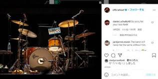 Charlie wattsは1941年、ロンドン生まれ。 1963年1月、前年に結成されたthe rolling stonesに加入し、以来約60年間、寡黙でクールなイメージのドラマーとして活動し続けてきた。 3nliriw0ikqx4m