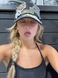 Mirror selfies are forever.