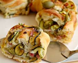 Pasta per il pane giallo zafferano. Rotolo Pasta Pane Farcito Con Zucchine E Pancetta