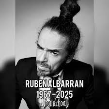 Las desgracias continúan. Lamentablemente Rubén Albarrán sigue haciendo  música hasta el día de hoy y no tiene plan de detenerse. Abrazo fuerte a  todos. #Tragedias #Luto