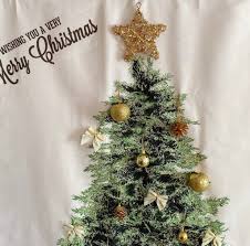 セリア】大人可愛いオーナメント＆タペストリーツリーの貼り方 | LEE