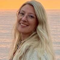 Desirae Wright's Instagram, Twitter & Facebook