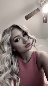 Carissa Costello's Instagram, Twitter & Facebook