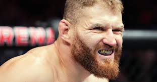 Daniel Cormier sees danger for Alex Pereira in 205 debut: 'I have seen  [Jan] Blachowicz almost decapitate guys' : r/MMA