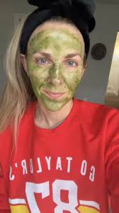 ⭐️ Oliveda Product Spotlight ⭐️ ➡️ 𝗧𝗵𝗲 𝗙𝟳𝟲 𝗛𝗼𝗻𝗲𝘆 𝗘𝗻𝘇𝘆𝗺𝗲  𝗠𝗮𝘀𝗸 is an enzymatic mask that leaves us with a radiant and even  complexion! BONUS! The honey is also sourced from the