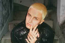 Sexta Sei: Os valores e a vibração de serem assumidamente eles mesmos no  pop brasileiro e safadinho da dupla Sofi Tukker : Baixo Centro