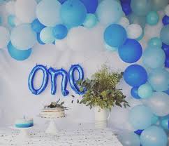 First Birthday Birthday Balloons First Birthday Baby Boy 1st Birthday Decoration Ideas For Boy Love This Balloon Arch Coordinate Colors For A Baby Girl Or Boy S Birthday First Birthday Party Themes Boys First Birthday Party Ideas Blue Baby Birthday