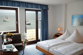 Dishes reflect season and region. Hotel Haus Am Meer Helgoland Gastezimmer