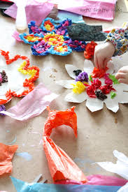 These threaded paper plate flowers are a lovely spring craft, summer craft or mother's day craft. Colourful Spring Paper Plate Flower Craft Arty Crafty Kids