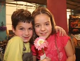 2004 yılında sinemada ilk kez oynamaya başladı ve 2005 yılında mtv. Tragedia Diogo Carmona Ator De Morangos Tenta O Suicidio E Acaba Por Perder O Pe Nacional Flash
