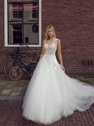 Bei uns findest du zahlreiche liebevoll gebrauchte brautkleider, die auf eine weitere zukünftige braut warten, die sie beglücken dürfen. Modeca Bridal 2021 Die Cecile Festmodencentrum Facebook