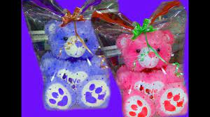 Butuh banyak cara untuk dapat mereduksi limbah plastik dari atas permukaan bumi. Cara Bungkus Kado Boneka Dengan Plastik Youtube