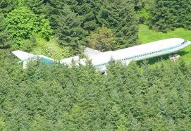 Oregon Man Lives Inside 727 Airplane Home In The Middle Of The Woods Boeing 727 Boeing Oregon