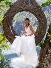 Atelier emé è un brand italiano specializzato nella creazione di abiti da sposa e da cerimonia. Abiti Da Sposa 2020 La Collezione Di Atelier Eme Foto Io Donna