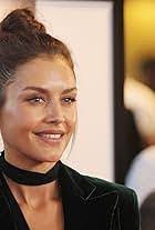 Hannah Ware's Instagram, Twitter & Facebook