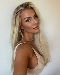 Sandra Kettler's Instagram, Twitter & Facebook