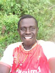 The biggest Arsenal fan in Uganda is celebrating his birthday 🎉🎂🎂 show  some love