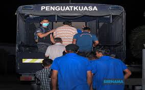 Ringkasan 20 markah baca petikan di bawah ini dengan teliti dan tulis sebuah ringkasan tentang kesan kesan kedatangan pendatang asing tanpa izin. Bernama Imigresen Melaka Tahan 39 Pendatang Asing Termasuk Tiga Wanita