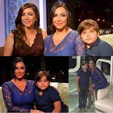 وتعرف سلاف فواخرجي بمواقفها المؤيدة لبشار الأسد ولنظامه، ورغم كل الأحداث رفضت مغادرة الأراضي السورية وفضلت الموت على أرض وطنها بدل التشرد في الدول العربية والتنقل. Ø§Ø¨Ù† Ø³Ù„Ø§Ù ÙÙˆØ§Ø®Ø±Ø¬ÙŠ Ø§Ù„ØµØºÙŠØ± Ø³Ø§Ø±Ù‚ ÙˆÙ„Ø§ Ø£Ø¬Ù…Ù„ Ø¨Ø§Ù„ØµÙˆØ±Ø© Ù…Ø¬Ù„Ø© Ø§Ù„Ø¬Ø±Ø³