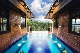Dimiliki seorang wanita bernama michelle, vila mewah ini merangkumi 4 tingkat sesuai untuk penginapan seisi keluarga. This Forest Villa In Selangor With Private Infinity Pool Will Take You Back To Nature Kl Foodie