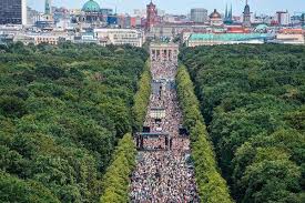 Schon zum zweiten mal in diesem jahr wird das öffentliche leben faktisch heruntergefahren. Opinion Meet Germany S Bizarre Anti Lockdown Protesters The New York Times