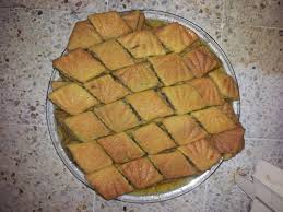 Makrout Aux Dattes Biscuit Traditionnel Algerien Prepare A Base De Semoule De Ble Dur Et Une Couche De Pate De Dattes Food Vegetables Zucchini