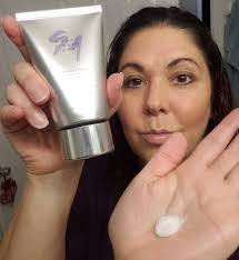 Easiest Blowout look , Hair Ever 💯💯💯 with a heatless curling rod..! I  swear by them, they've saved my hair