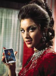 62-year-old Jane Seymour flaunts her body in pink bikini