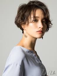 Short curled hair with a nice bun. 28 Japanese Style Short Haircuts To Get Inspiration For Your Next Hairstyle