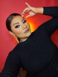 𝑬𝒍𝒊𝒛𝒂 𝑨𝒓𝒊𝒂𝒔 𝑴𝒂𝒌𝒆𝒖𝒑 𝑨𝒓𝒕𝒊𝒔𝒕