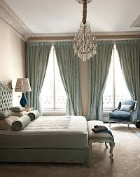 This Room Is Sure To Inspire With It S High Ceilings Crown Molding And Tall Floor To Ceiling Windows That Open Home Ideias De Decoracao Quarto Quarto Bonito