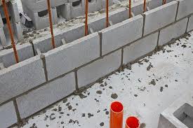 Le ciment est un liant hydraulique (qui durcit sous l'action de l'eau), utilisé dans la préparation du béton, et aujourd'hui le plus souvent employé dans la confection des dallages, des parpaings, des enduits et des mortiers. Combien De Sac De Mortier Pour 100 Parpaing Bricoleurs