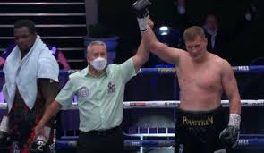 Поветкин оказался на помосте, и рефери остановил бой. Dillian Uajt Aleksandr Povetkin Video Boya