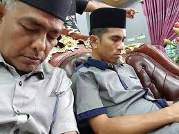 Комедия, 1 ч 50 мин малайзия • азизи чанк. Brader Filem Santai Selebriti Bell Ngasri Bersama Facebook