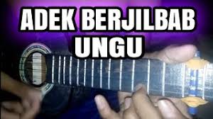 Kami hanya menulis lirik, kunci lagu, dan sedikit informasi tentang musik, penyanyi, dan musisi terkait. Chord Kunci Ukulele Adik Berjilbab Ungu Oi Adek Berjilbab Ungu Cantik Manis Cak Ulat Bulu Tribun Solo