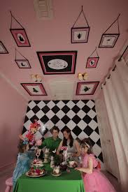 Theme Coolest Seriously Set Ideas Ever Decor Wonderland Baby Decorating Cu In 2020 Alice In Wonderland Bedroom Alice In Wonderland Room Alice In Wonderland Decorations