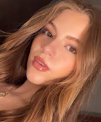 Alexandra Mier's Instagram, Twitter & Facebook