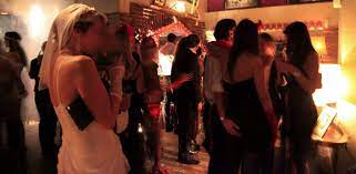 ESPERIENZA CLUB PRIVE, Racconto erotico Reale di novelli scambisti