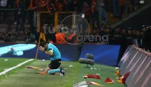 Jun 10, 2021 · георгий джикия: Na Matche Fenerbahche Galatasaraj Bolelshiki Zabrosali Sudyu Postoronnimi Predmetami Football Ua