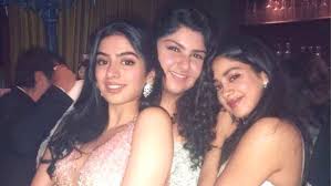 Janhvi kapoor was born on 7 march 1997 to the actress sridevi and the film producer boney kapoor. Wul2vwkl66fxom