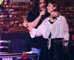 Săptămâna trecută, laurenţiu cazan a fost pus sub acuzare de procurorii militari, pentru săvârşirea infracţiunilor de abuz în serviciu, participaţie improprie la purtare abuzivă, participaţie improprie la fals. Oana Sirbu She Was Not In Love With Stefan BÄƒnicÄƒ But LaurenÅ£iu Cazan