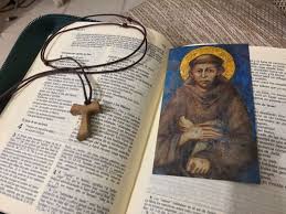Biografia De San Francisco De Asis Imagen Catolica Tau Cruz Palabra San Francisco Asis Biblia Oracion Espiritualidad Franciscan San Francisco De Asis Francisco De Asis Frases Francisco De Asis