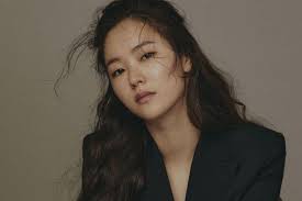 Jeon rose to prominence after her stunning performance in after my death (2018). Jeon Yeo Bin Talks About Working With Song Joong Ki For Upcoming Drama Reflects On Her Rise To Fame And More Soompi