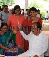 Venkaiah naidu inaugurates new amenities center in the campus of the university of hyderabad. Nda Vice Presidential Candidate Venkaiah Naidu Along With His Wife Usha Sitting Left Introducing The Hindu Images