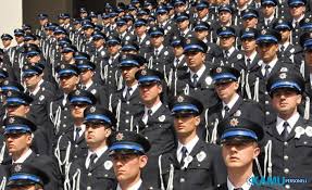 Polis akademisi, emniyet teşkilatı için orta ve üst kademe yöneticiler yetiştiren, ankara'da üniversite eşdeğerinde bir öğretim kuruluşudur. Egm Polis Akademisi Baskanligi Pmyo Duyurusu Yayimladi