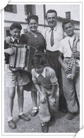 Biographie Le Site Officiel De L Ami Pierrot